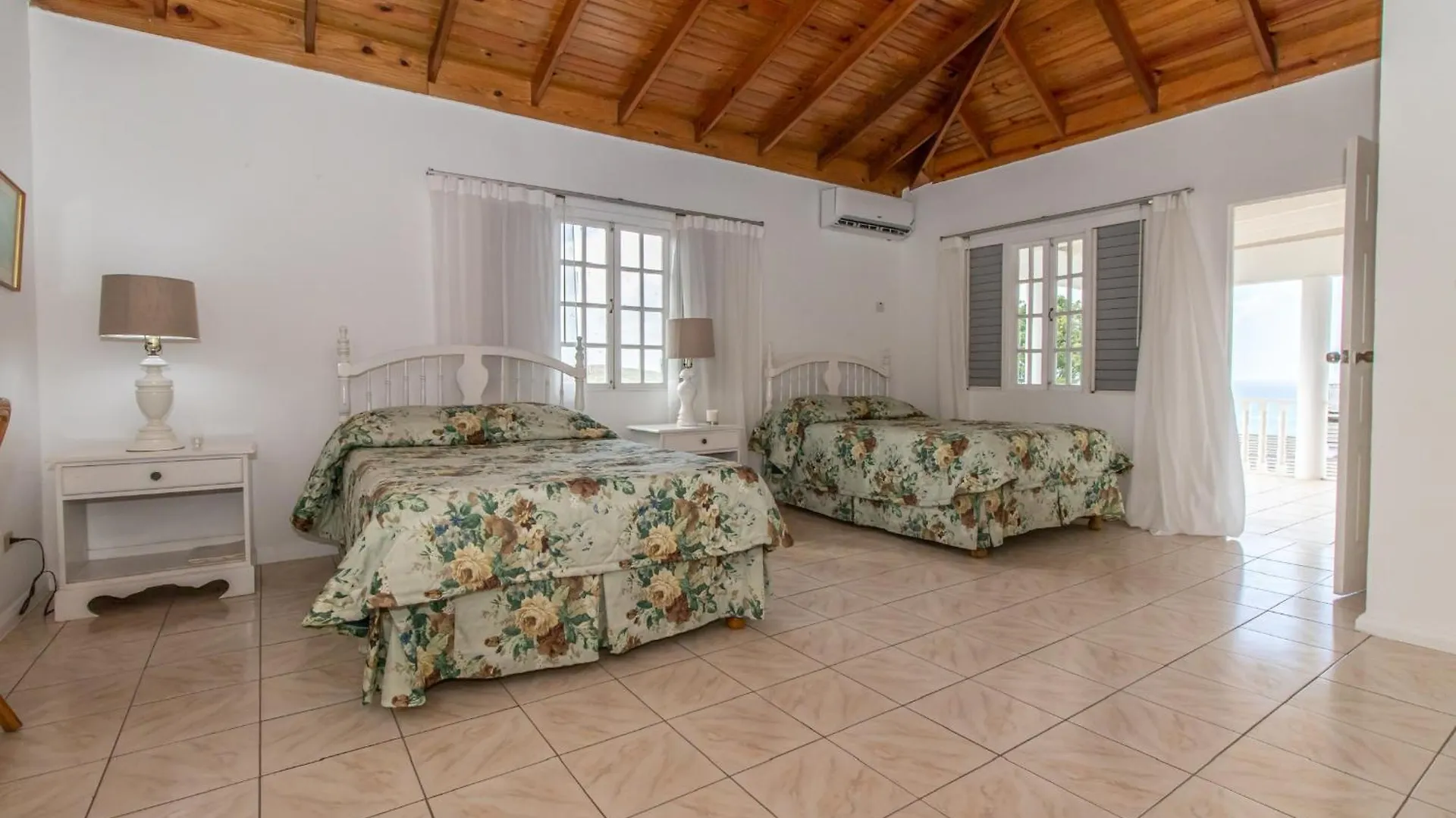 Villa Amore Jamaica - Between Montego Bay & Ochi Rios Includes Cook Discovery Bay