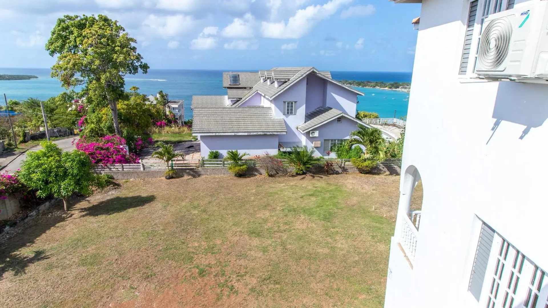 Villa Amore Jamaica - Between Montego Bay & Ochi Rios Includes Cook Discovery Bay