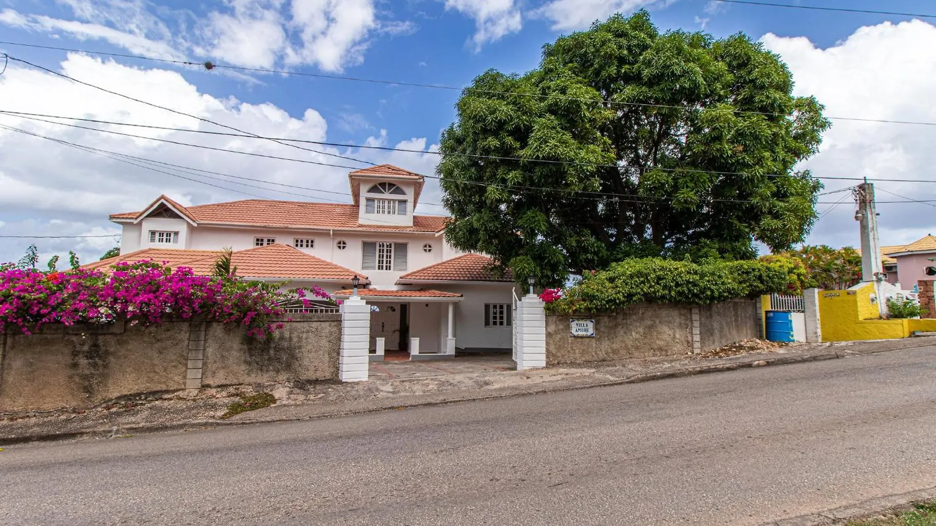 Villa Amore Jamaica - Between Montego Bay & Ochi Rios Includes Cook Discovery Bay