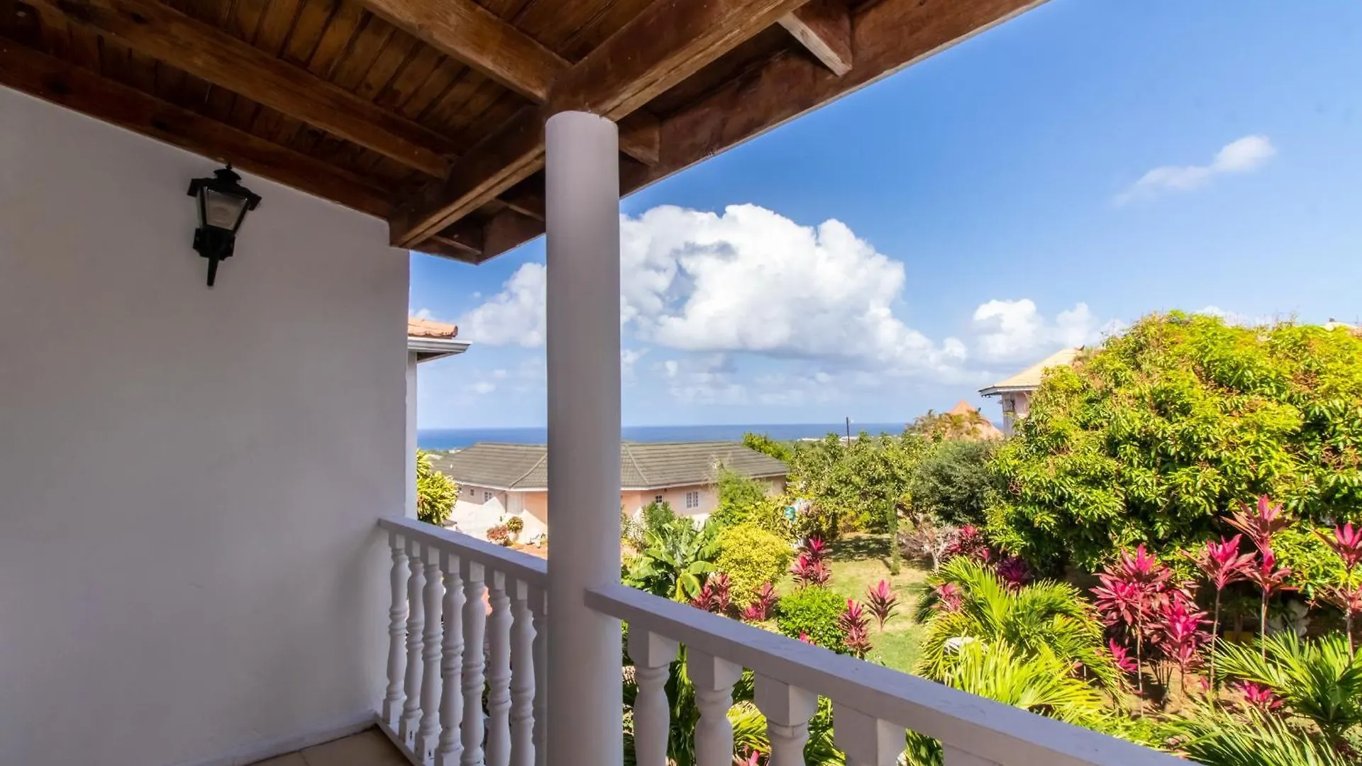 Villa Amore Jamaica - Between Montego Bay & Ochi Rios Includes Cook Discovery Bay