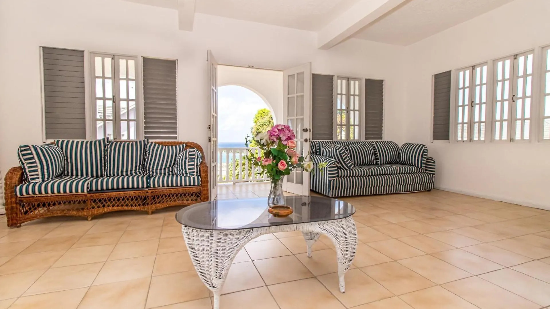 Villa Amore Jamaica - Between Montego Bay & Ochi Rios Includes Cook Discovery Bay