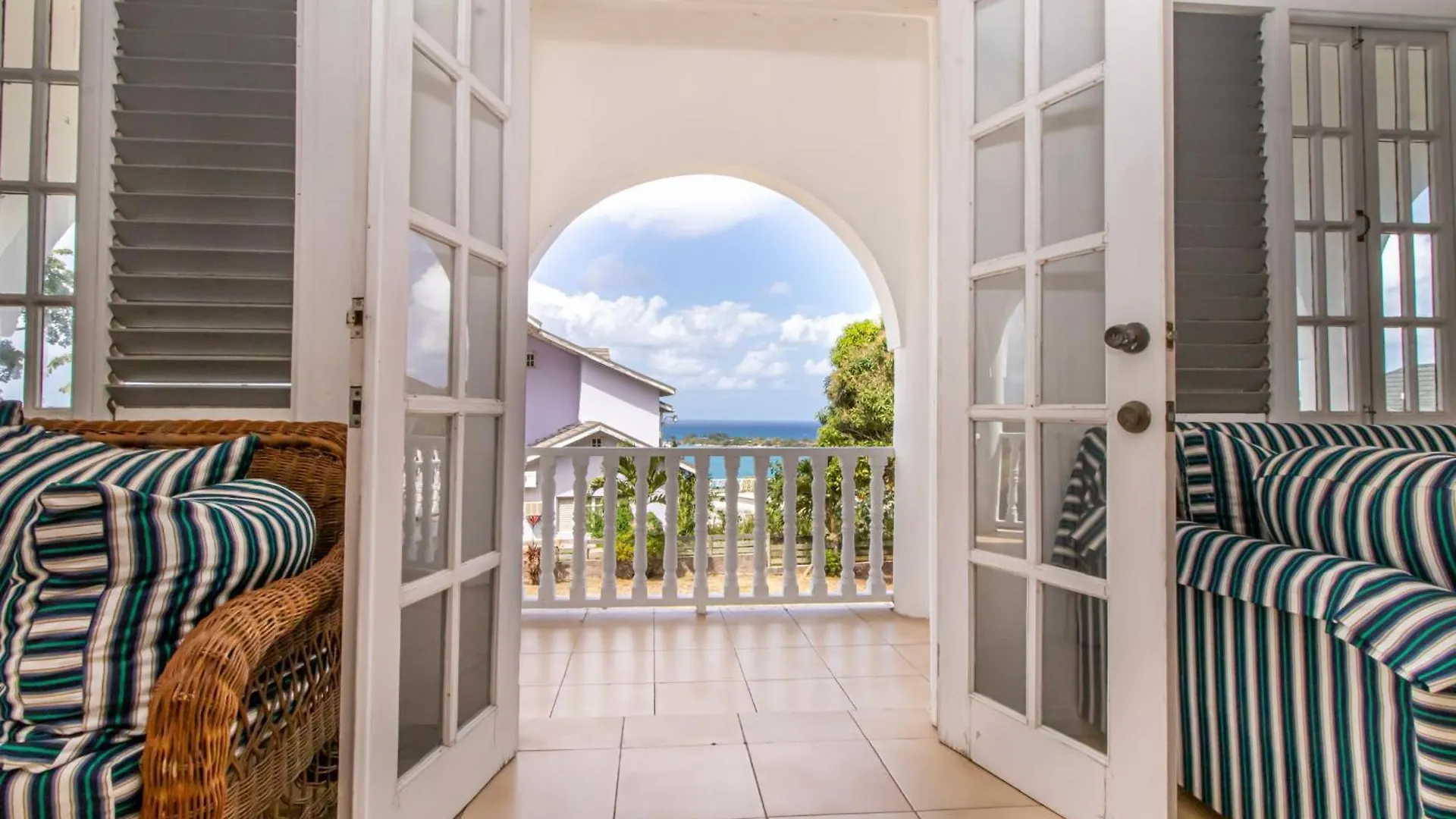 Villa Amore Jamaica - Between Montego Bay & Ochi Rios Includes Cook Discovery Bay 0*,  Jamaica