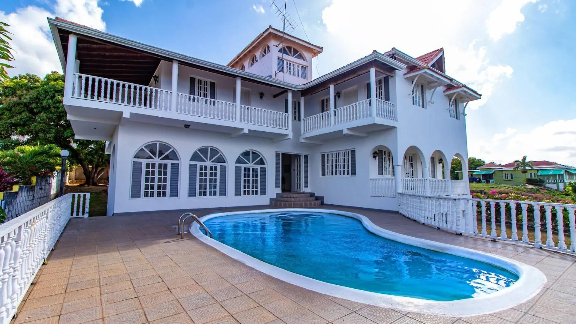 Villa Amore Jamaica - Between Montego Bay & Ochi Rios Includes Cook contacts