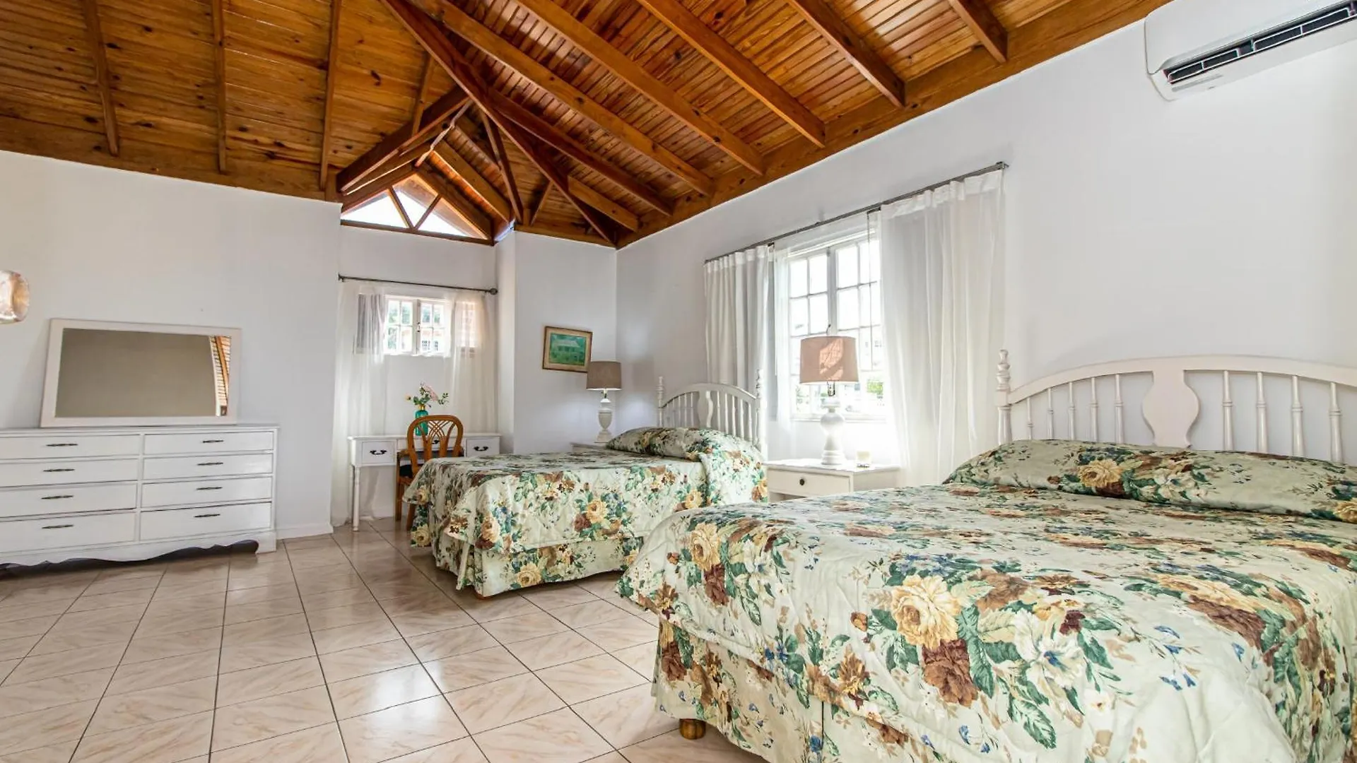 Villa Amore Jamaica - Between Montego Bay & Ochi Rios Includes Cook Discovery Bay Jamaica