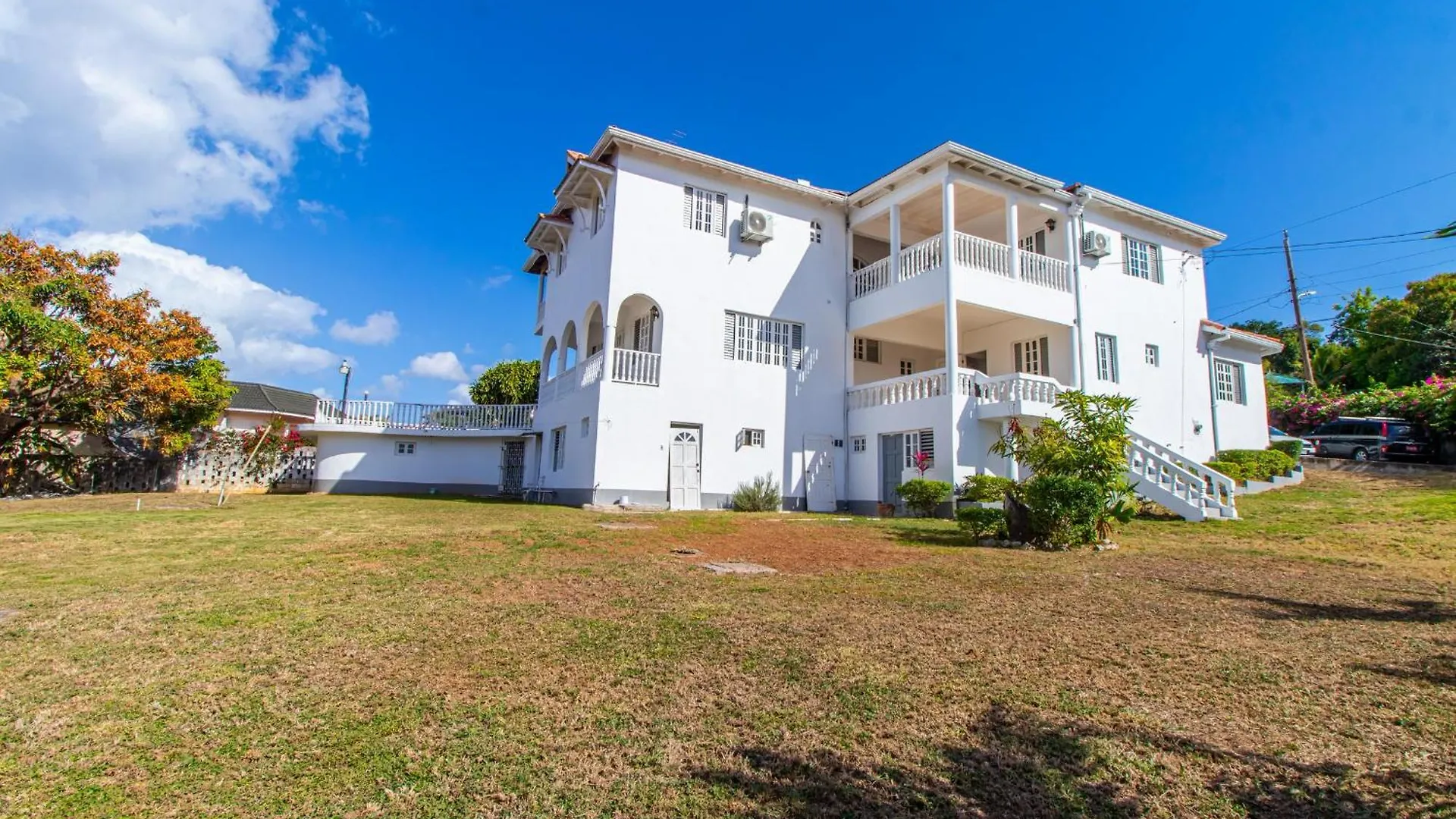 Villa Amore Jamaica - Between Montego Bay & Ochi Rios Includes Cook Discovery Bay 0*,