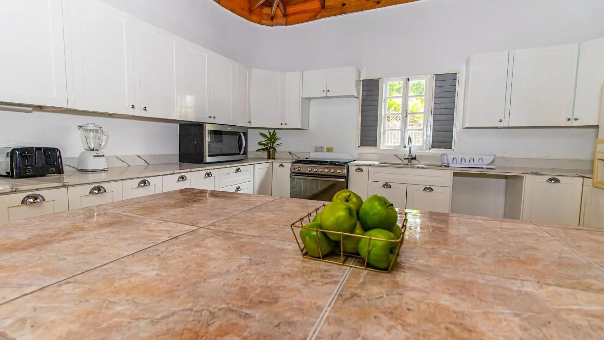 Villa Amore Jamaica - Between Montego Bay & Ochi Rios Includes Cook Discovery Bay