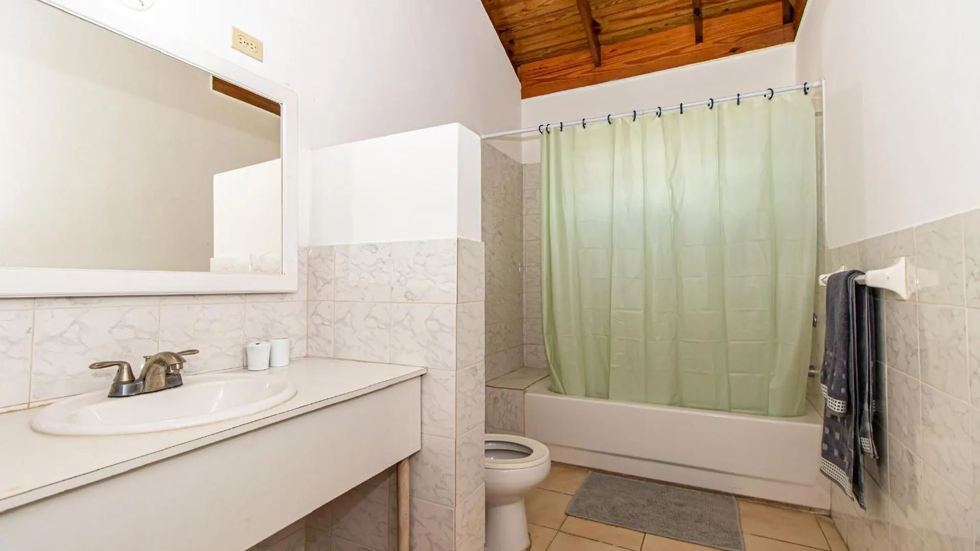 Villa Amore Jamaica - Between Montego Bay & Ochi Rios Includes Cook Discovery Bay Jamaica