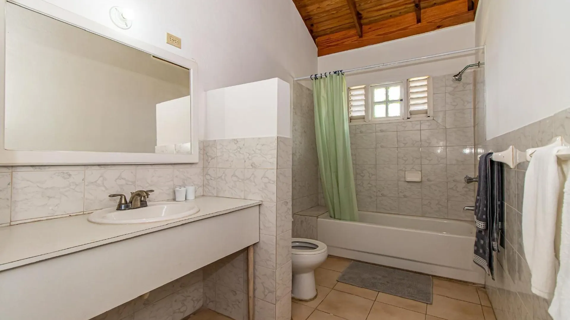 Villa Amore Jamaica - Between Montego Bay & Ochi Rios Includes Cook Discovery Bay 0*,  Jamaica