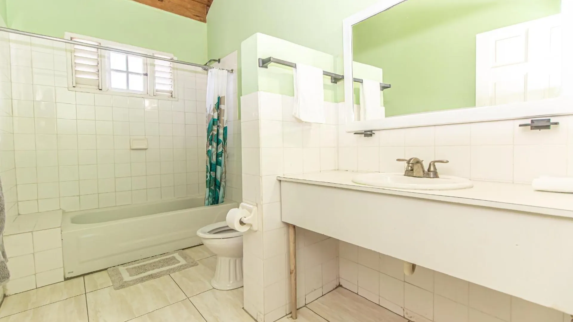 Villa Amore Jamaica - Between Montego Bay & Ochi Rios Includes Cook Discovery Bay