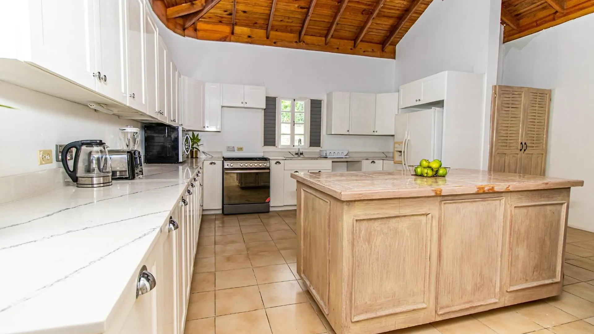 Villa Amore Jamaica - Between Montego Bay & Ochi Rios Includes Cook Discovery Bay Jamaica