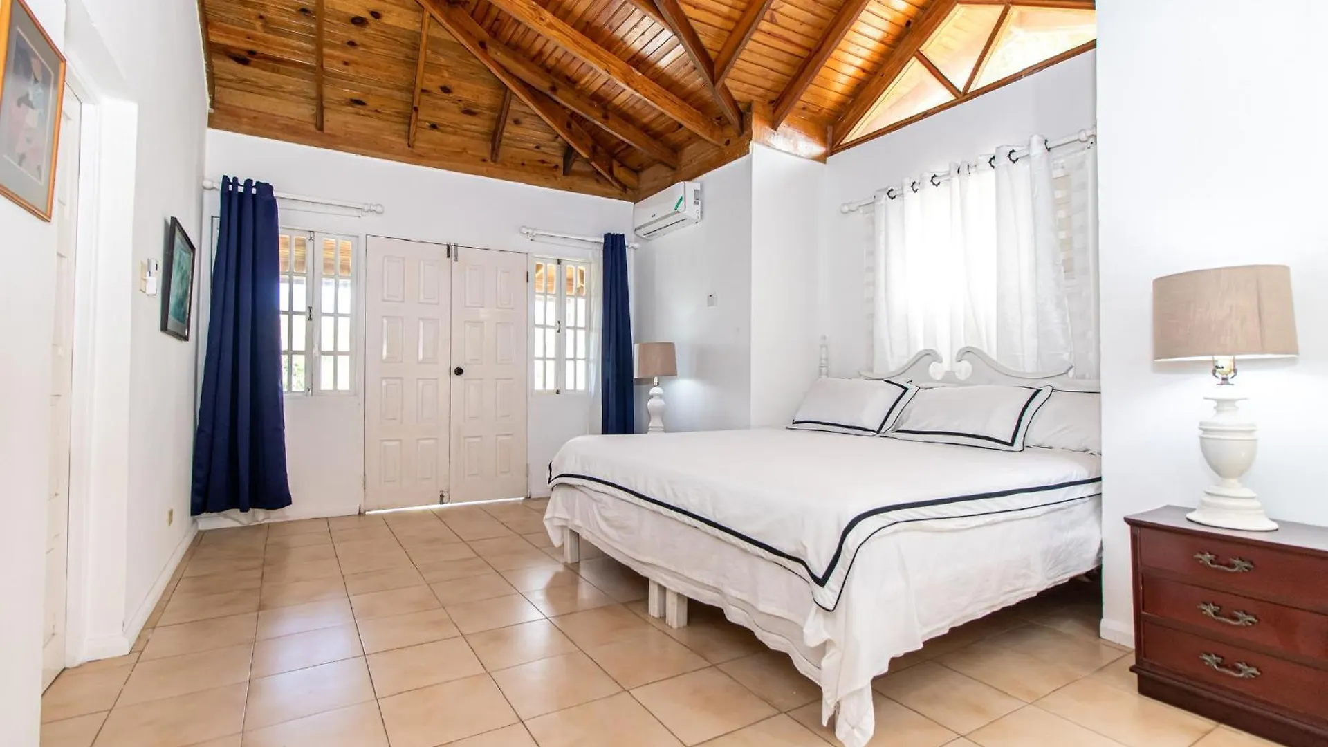 Villa Amore Jamaica - Between Montego Bay & Ochi Rios Includes Cook Discovery Bay Jamaica
