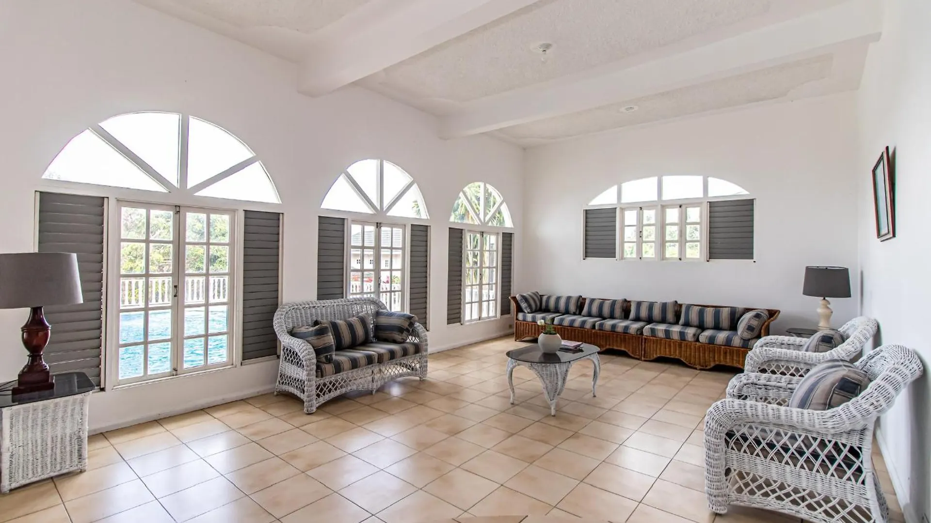 Villa Amore Jamaica - Between Montego Bay & Ochi Rios Includes Cook Discovery Bay 0*,  Jamaica