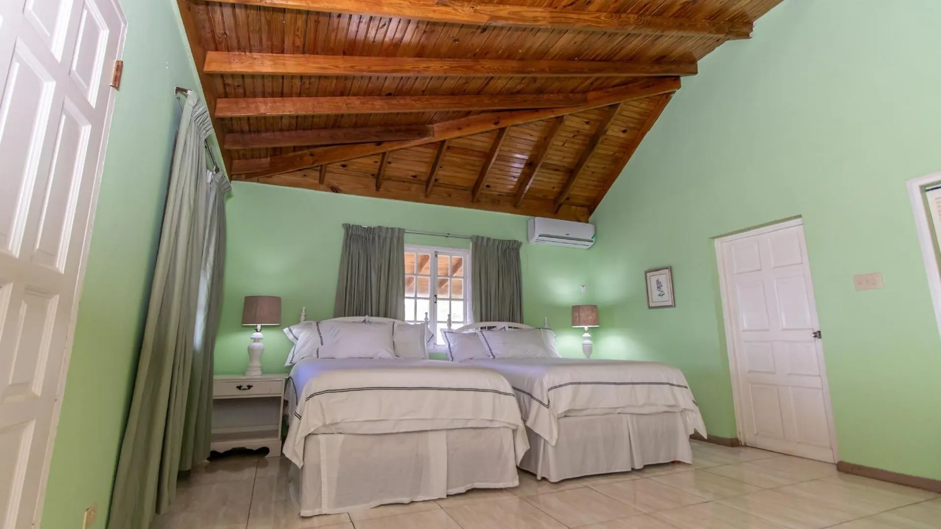 Villa Amore Jamaica - Between Montego Bay & Ochi Rios Includes Cook Discovery Bay 0*,