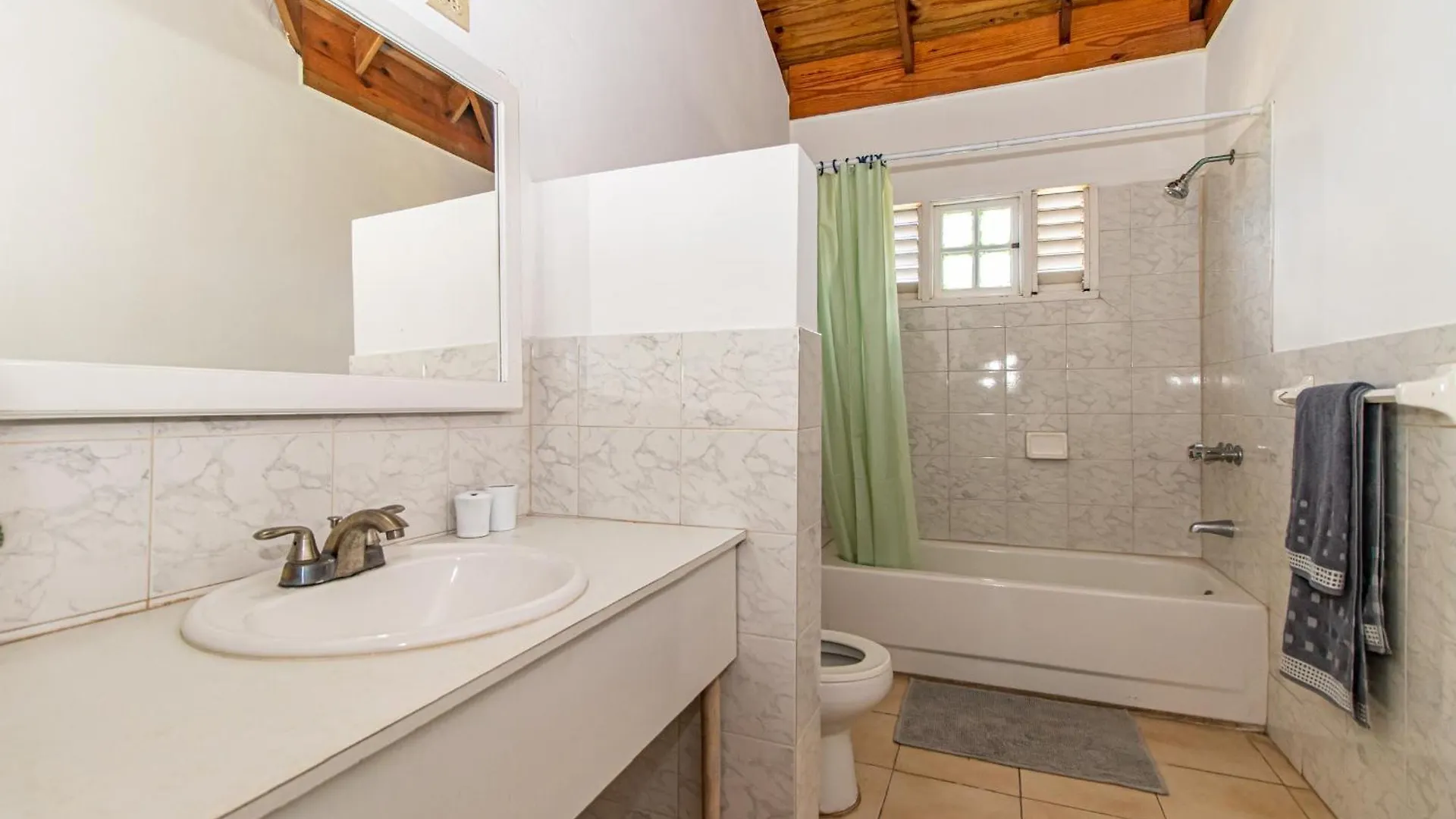 Villa Amore Jamaica - Between Montego Bay & Ochi Rios Includes Cook Discovery Bay Jamaica