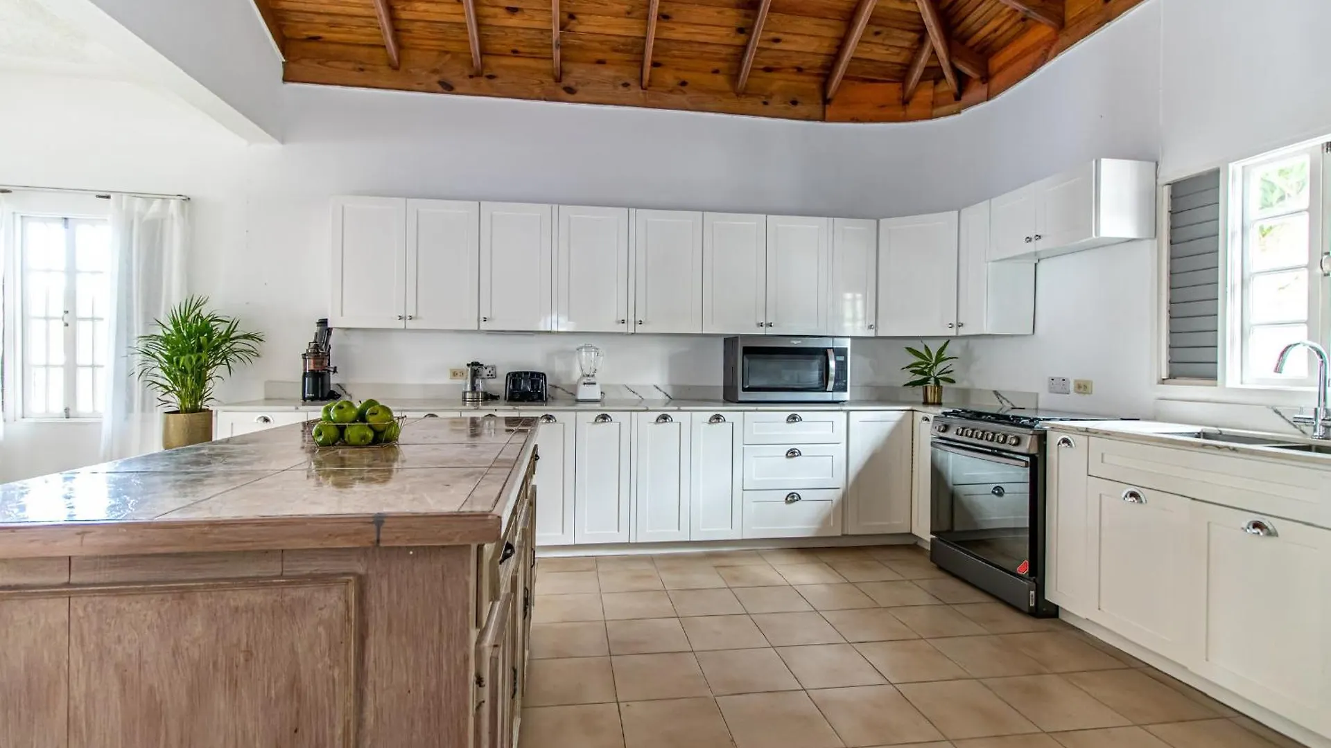 Villa Amore Jamaica - Between Montego Bay & Ochi Rios Includes Cook Discovery Bay