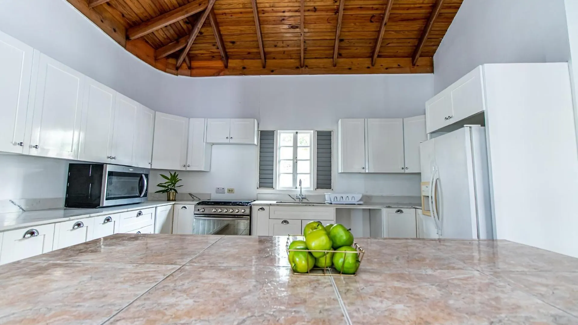 Villa Amore Jamaica - Between Montego Bay & Ochi Rios Includes Cook Discovery Bay 0*,  Jamaica