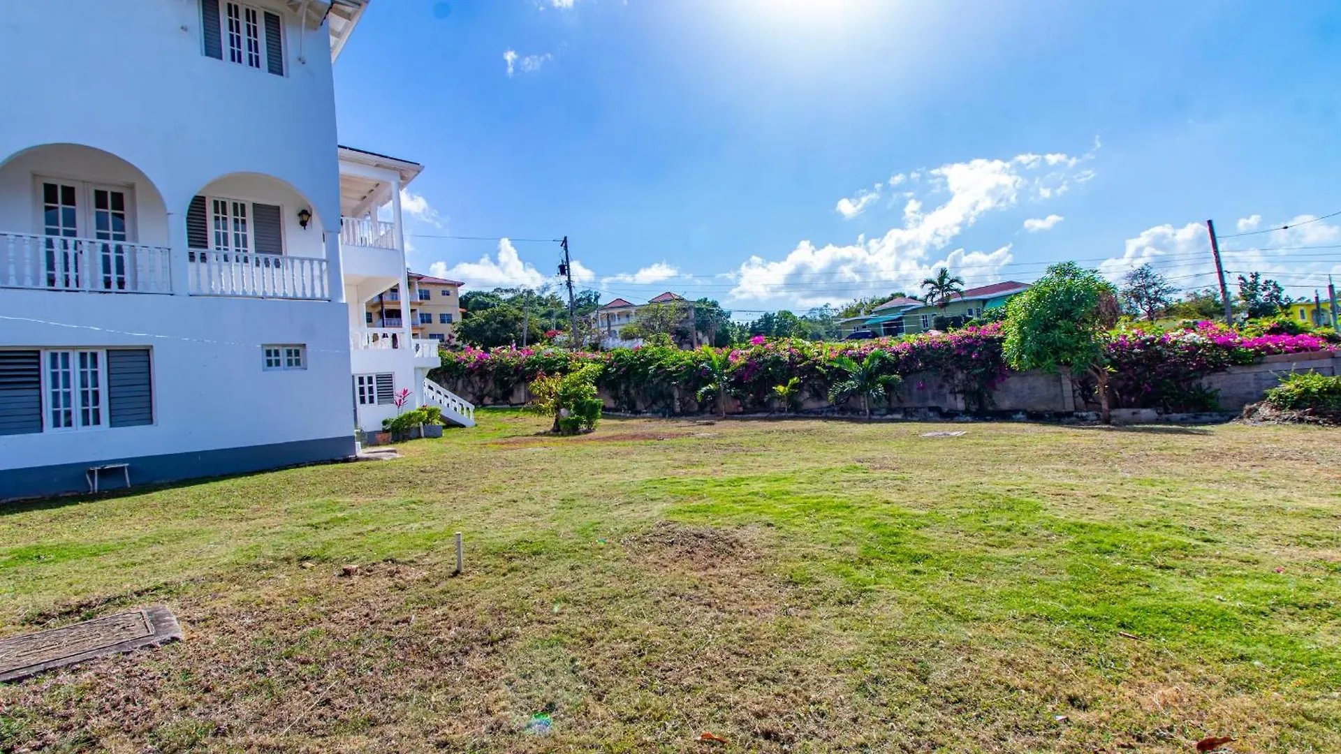 Villa Amore Jamaica - Between Montego Bay & Ochi Rios Includes Cook Discovery Bay