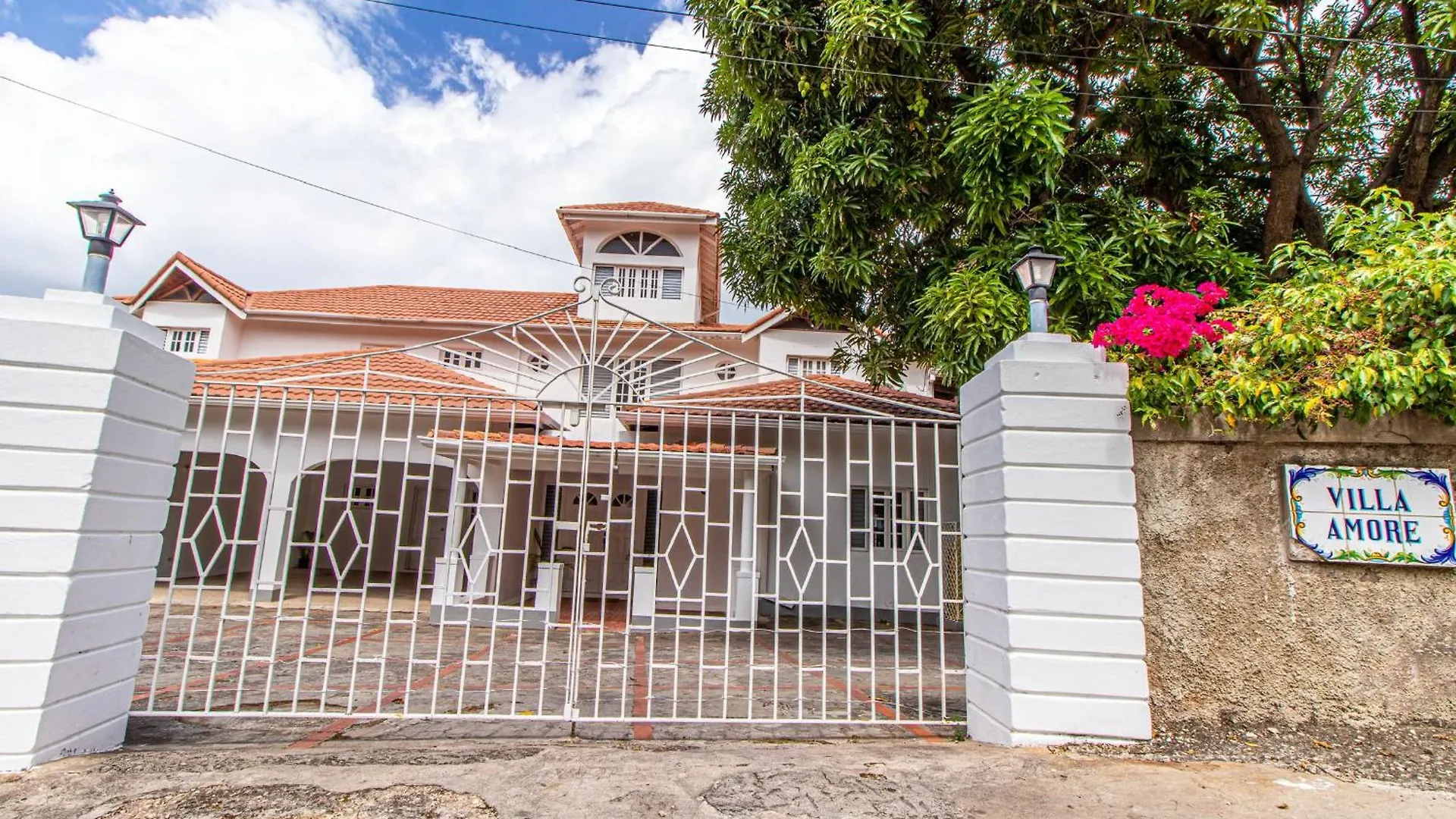 Villa Amore Jamaica - Between Montego Bay & Ochi Rios Includes Cook Discovery Bay