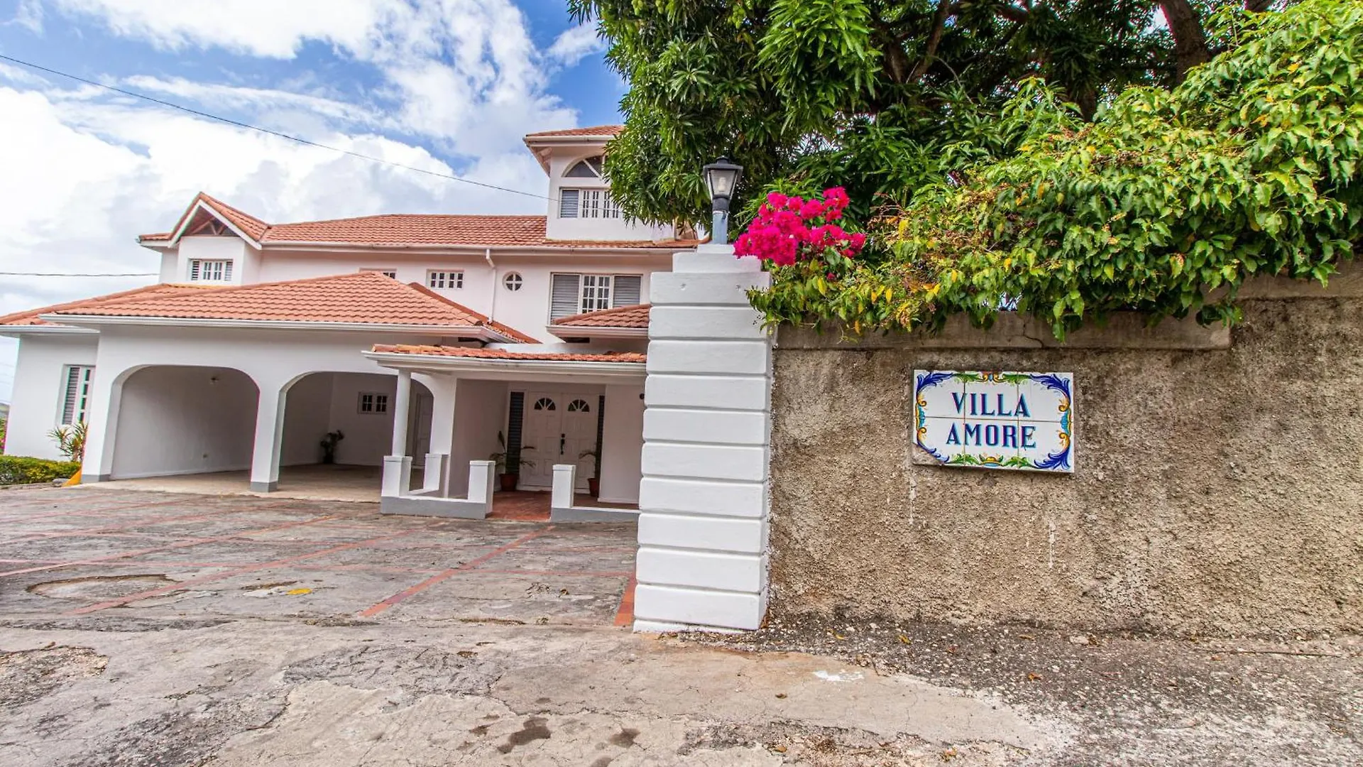 Villa Amore Jamaica - Between Montego Bay & Ochi Rios Includes Cook Discovery Bay